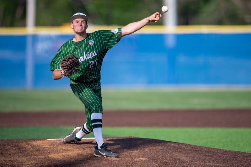 North’s AJ Baggett (27) pitches as the Castle Knights host the North Huskies in SIAC high school baseball in Newburgh, Ind., Tuesday, April 14, 2026.