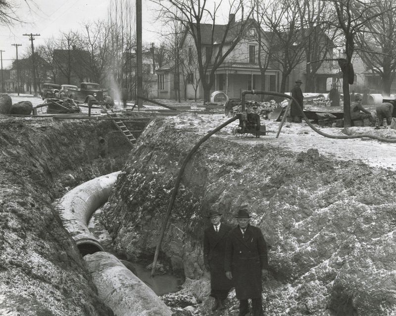 Construction of a Muncie interceptor sewer, late 1930s.