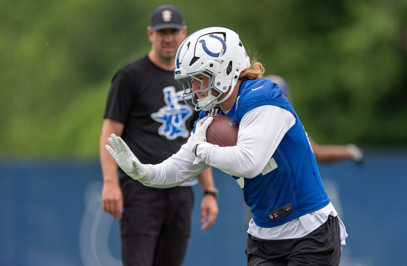 Indianapolis Colts tight end Tyler Warren (84) runs through drills Monday, June 1, 2026, during practice at the Indiana Farm Bureau Football Center.