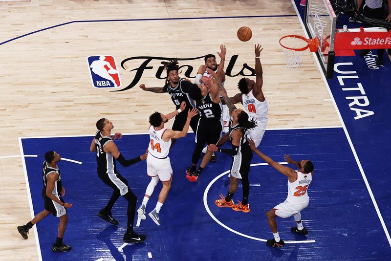 New York Knicks forward OG Anunoby (8) makes a game-winning tip shot against the San Antonio Spurs on June 10, 2026, at Madison Square Garden in New York City.