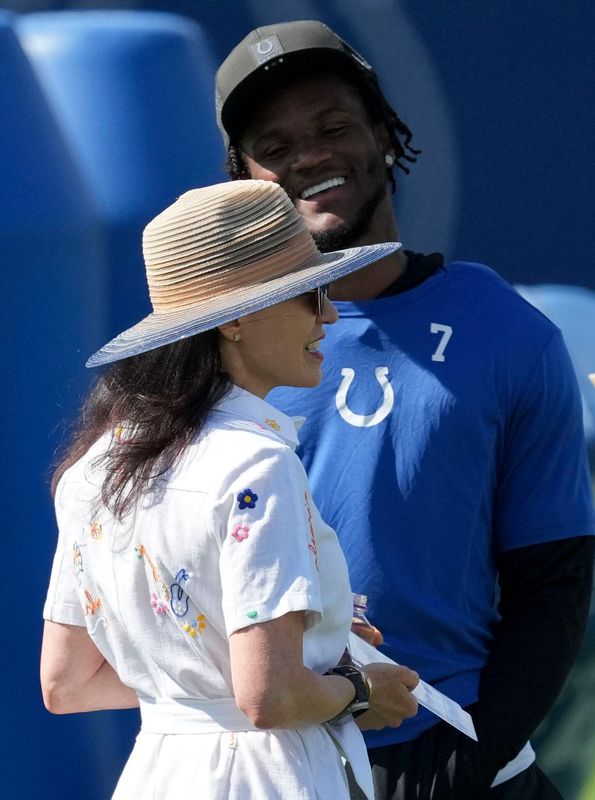 Indianapolis Colts owner Carlie Irsay-Gordon (front) speaks with Indianapolis Colts cornerback Charvarius Ward Sr. (7) during the team’s minicamp Thursday, June 11, 2026, at the Indiana Farm Bureau Football Center in Indianapolis.