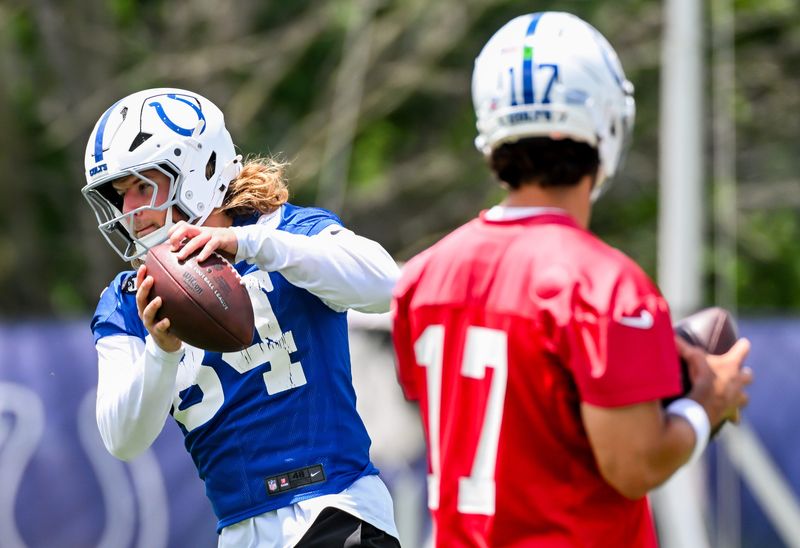 Jun 10, 2026; Indianapolis, IN, USA; Indianapolis Colts tight end Tyler Warren (84) catches a pass during a drill during minicamp at Indiana Farm Bureau Football Center. Mandatory Credit: Robert Goddin-Imagn Images