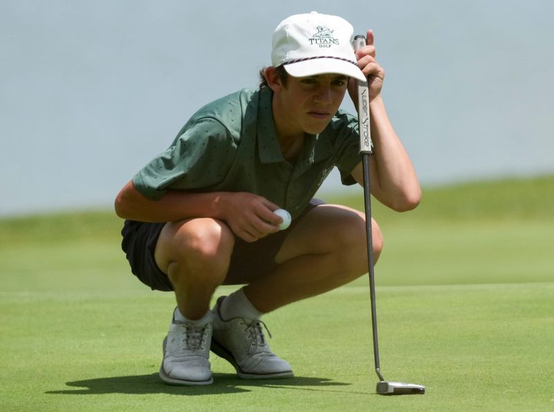 Trinity Academy at Greenlawn’s Gabe Palmer eyes his putt on the 17th green during the first round of the IHSAA boy’s state finals on Tuesday, June 16, 2026, at Prairie View Golf Club in Carmel.