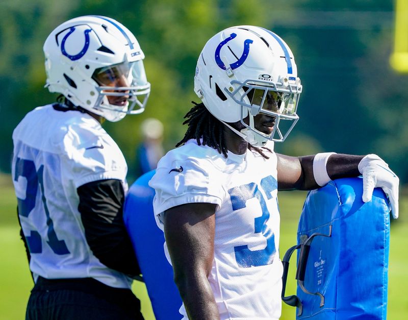 Indianapolis Colts running back DJ Giddens (21) and Indianapolis Colts running back Ulysses Bentley IV (37) hold pads for a drill during Indianapolis Colts Training Camp Family Day on Friday, July 31, 2026, at Grand Park in Westfield, Ind.