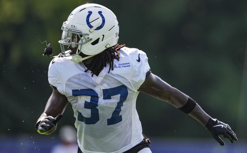 Indianapolis Colts running back Ulysses Bentley IV (37) rushes up the field Monday, Aug. 3, 2026, during practice at Colts Camp at Grand Park in Westfield.