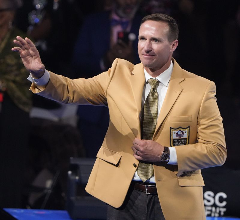 Class of 2026 Hall of Fame enshrinee Drew Brees waves to the crowd after getting his gold jacket during the Gold Jacket Dinner at the Canton Memorial Civic Center, Aug. 7, 2026.