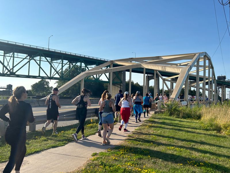 Runners set out on the 7 Bridges 7 Brews 5K in 2024.