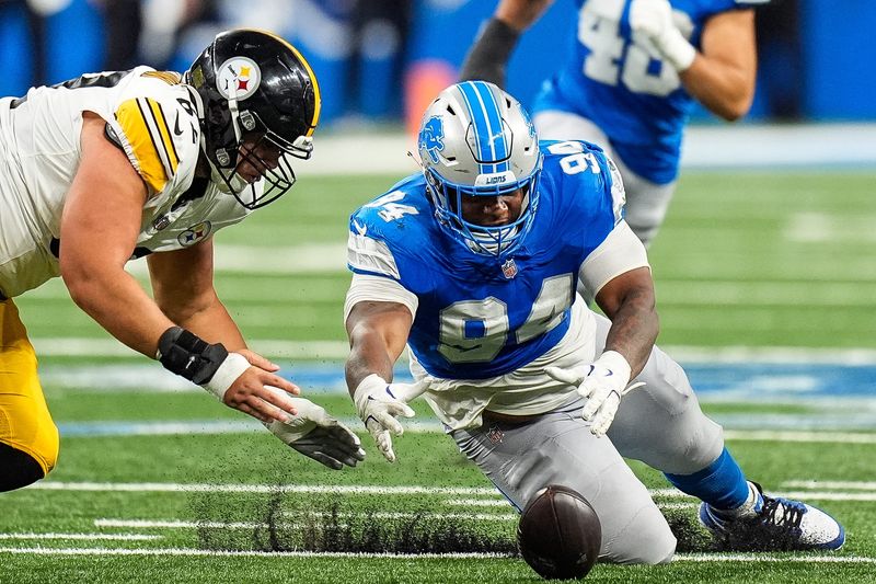 Detroit Lions defensive tackle Mekhi Wingo (94) picks up a fumble by Pittsburgh Steelers quarterback Kyle Allen (4) against Pittsburgh Steelers center Ryan McCollum (62) during the first half of a preseason game at Ford Field in Detroit on Saturday, August 24, 2024.
