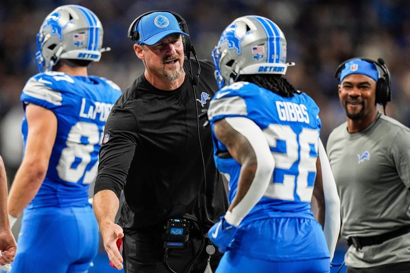 Detroit Lions head coach Dan Campbell shakes hands with running back Jahmyr Gibbs (26) after Sam LaPorta's touchdown against Tennessee Titans during the first half at Ford Field in Detroit on Sunday, Oct. 27, 2024.