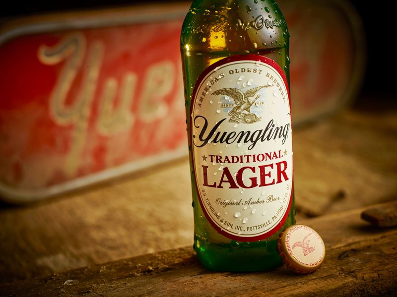 Yuengling beer, with its claim to fame as the oldest brewery in America, has announced its expansion to Illinois and will have its flagship beers available for sale by late January.