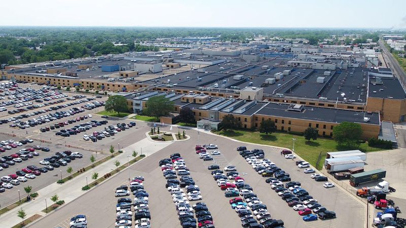 Daimler Truck has announced a $285 million investment at Detroit Diesel Corp.
