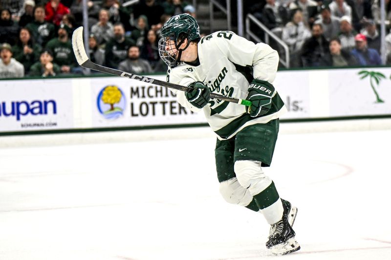 Michigan State's Tanner Kelly scores a goal against Minnesota during the second period on Saturday, Jan. 25, 2025, at Munn Arena in East Lansing.