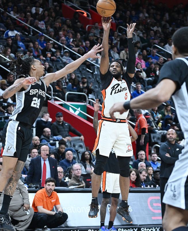 Detroit Pistons guard Malik Beasley (5) shoots over San Antonio Spurs guard Devin Vassell (24) in the third quarter. Detroit Pistons vs San Antonio Spurs at Little Caesars Arena on March 25, 2025, Detroit, MI.