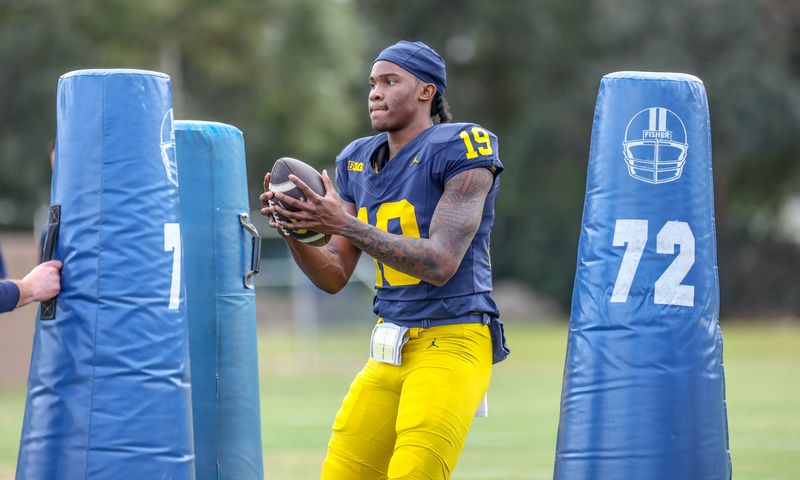 Michigan football QB Bryce Underwood