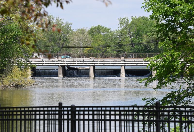 Huron-Clinton Metroparks plans to remove part of the Flat Rock Dam after a tentative agreement for the town of Flat Rock to purchase it fell through.