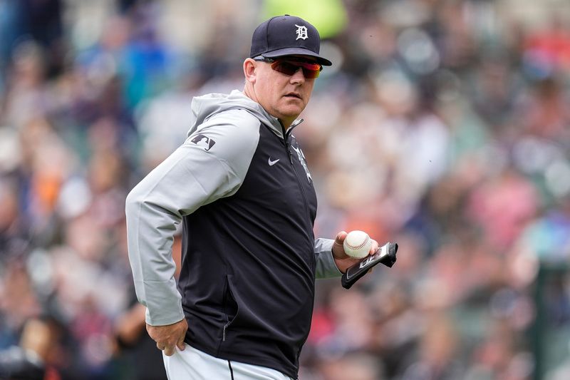 Detroit Tigers manager A.J. Hinch (14) walks off the field after a pitching change against San Francisco Giants during the fifth inning at Comerica Park in Detroit on Wednesday, May 28, 2025.