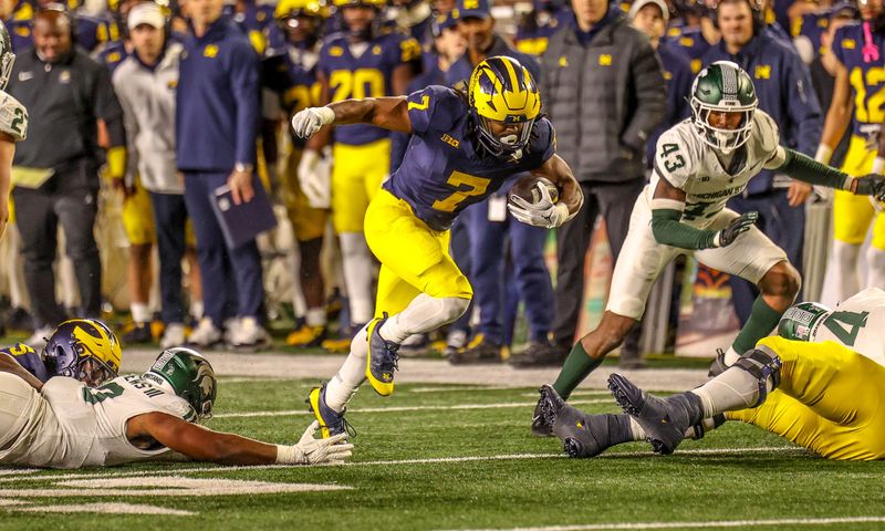 Donovan Edwards sheds tacklers vs MSU