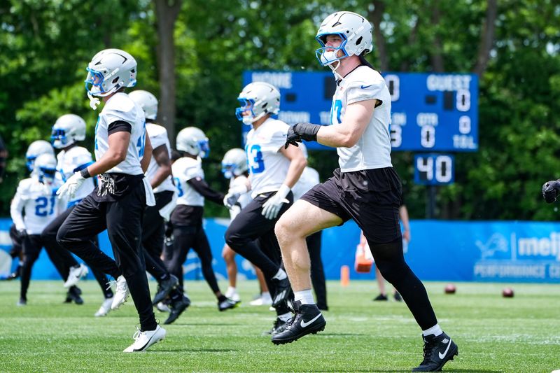 Detroit Lions defensive end Aidan Hutchinson (97) practices during OTAs at Meijer Performance Center in Allen Park on Friday, May 30, 2025.
