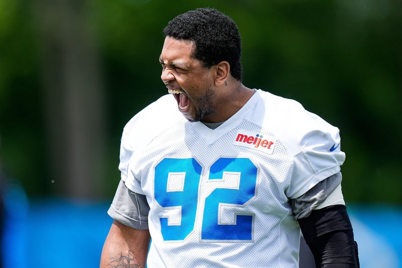 Detroit Lions defensive end Marcus Davenport (92) practices during OTA at Meijer Performance Center in Allen Park on Friday, May 30, 2025.