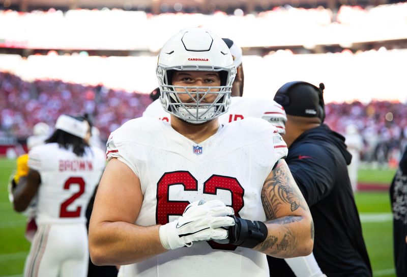 Arizona Cardinals offensive lineman Trystan Colon-Castillo (63) against the San Francisco 49ers at State Farm Stadium.