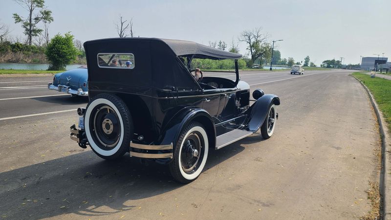 The 1925 Chrysler Six was rear-wheel-drive with a 20-gallon tank under the rear seat.