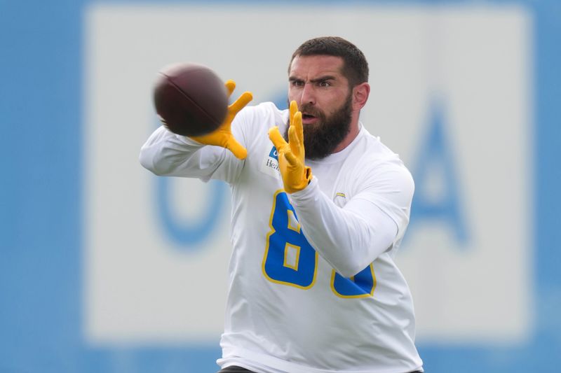 May 12, 2025; El Segundo, CA, USA; Los Angeles Chargers tight end Tyler Conklin (83) catches the ball during offseason workouts at The Bolt. Mandatory Credit: Kirby Lee-Imagn Images