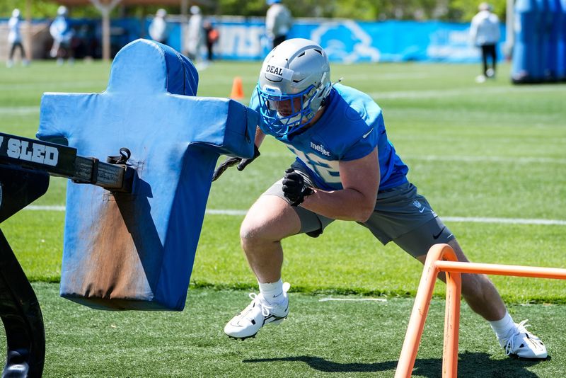 Detroit Lions tight end Luke Deal (82) practices during rookie mini camp at Meijer Performance Center in Allen Park on Friday, May 9, 2025.