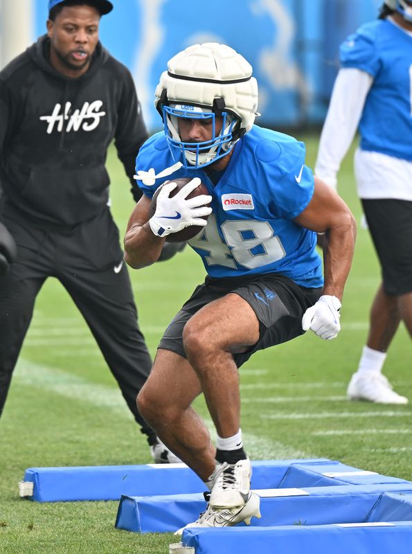 Lions running back Jacob Saylor’s works during drills at Detroit Lions training camp in Allen Park, Michigan on August 6, 2025. Daniel Mears, The Detroit News