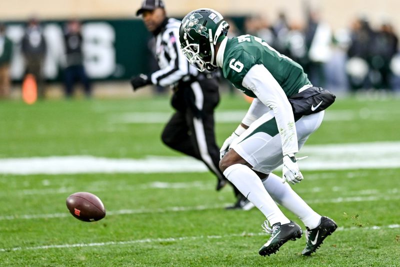 Michigan State's Ameer Speed goes after a ball that was blocked during a Rutgers field goal attempt during the fourth quarter on Saturday, Nov. 12, 2022, in East Lansing.

221112 Msu Rutgers Fb 163a