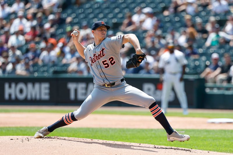 Detroit Tigers starting pitcher Troy Melton (52) delivers a pitch against the Chicago White Sox during the first at Rate Field in Chicago on Wednesday, Aug. 13, 2025.