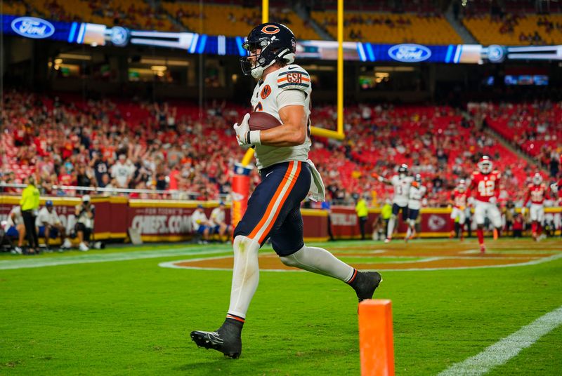 Aug 22, 2025; Kansas City, Missouri, USA; Chicago Bears tight end Joel Wilson (86) scores a touchdown during the second half against the Kansas City Chiefs at GEHA Field at Arrowhead Stadium. Mandatory Credit: Jay Biggerstaff-Imagn Images