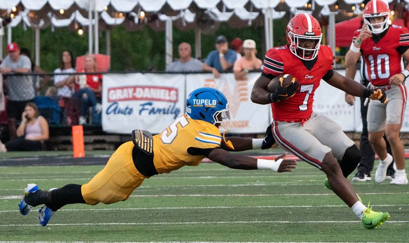 Brandon's Tyson Robinson (7) maneuvers past Tupelo's Tyson Hunter (15) during play in Brandon, Miss., Friday, Aug. 29, 2025.