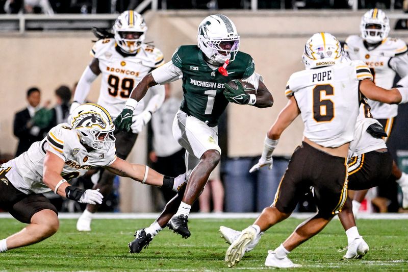 Michigan State's Omari Kelly, center, runs after a catch against Western Michigan during the fourth quarter on Friday, Aug. 29, 2025, in East Lansing.