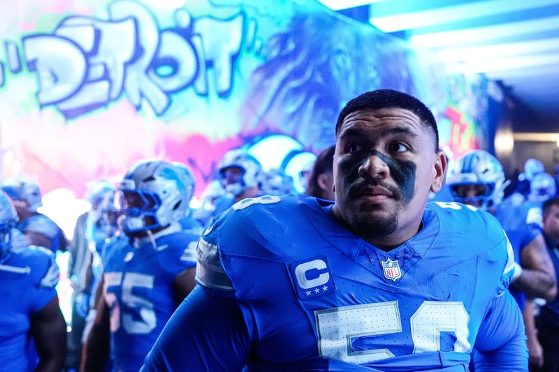 Detroit Lions offensive tackle Penei Sewell (58) gets ready to take the field for first half against Chicago Bears at Ford Field in Detroit on Sunday, Sept. 14, 2025.
