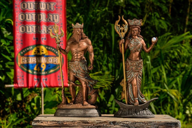 “Act One of a Horror Film” – 18 strangers are abandoned on the islands of Fiji with the chance to win $1 million. Tribes must claim victory in the grueling marooning challenge to earn essential camp supplies. Then castaways are chosen to face off with a huge reward on the line, on the two-hour season premiere of SURVIVOR, Wednesday, Sept. 24 (8:00-10:00 PM, ET/PT) on the CBS Television Network, and streaming on Paramount+ (live and on-demand for Paramount+ Premium plan subscribers, or on-demand for Paramount+ Essential subscribers the day after the episode airs)*. Jeff Probst serves as host and executive producer. Pictured (L-R): Plate. Plates. Immunity Idol. Photo: Robert Voets/CBS ©2025 CBS Broadcasting, Inc. All Rights Reserved.