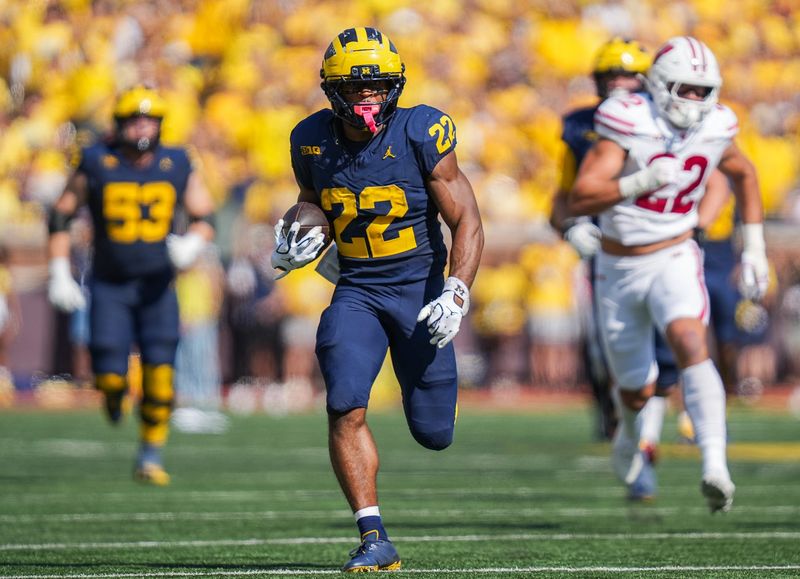 Michigan running back Justice Haynes (22) runs the ball during the first half against Wisconsin at Michigan Stadium in Ann Arbor on Saturday, Oct. 4, 2025.