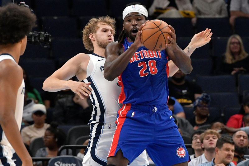 Detroit Pistons forward Isaiah Stewart handles the ball against Memphis Grizzlies center Jock Landale in the first half of an NBA preseason game Monday, Oct. 6, 2025, in Memphis, Tenn.