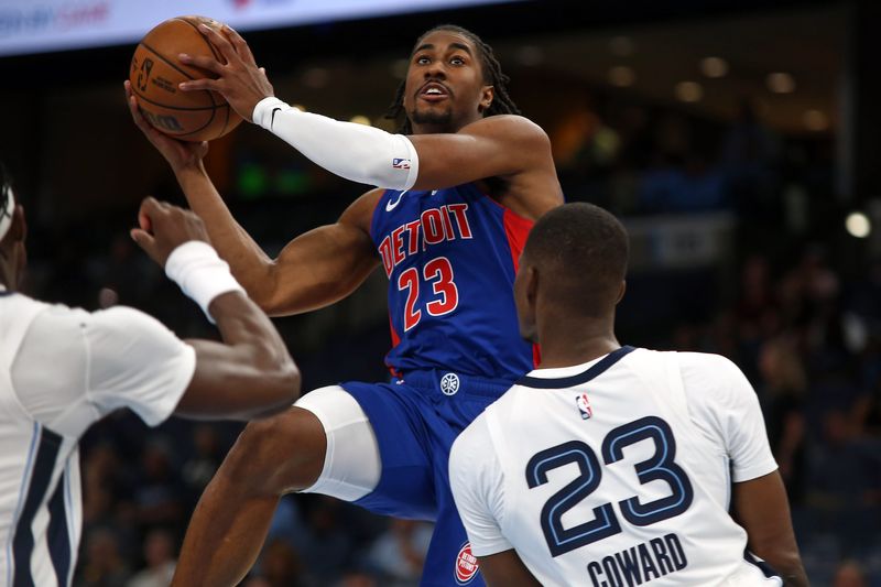 Detroit Pistons guard Jaden Ivey drives to the basket as Memphis Grizzlies forward Cedric Coward defends during the second quarter at FedExForum, Oct. 6, 2025 in Memphis.