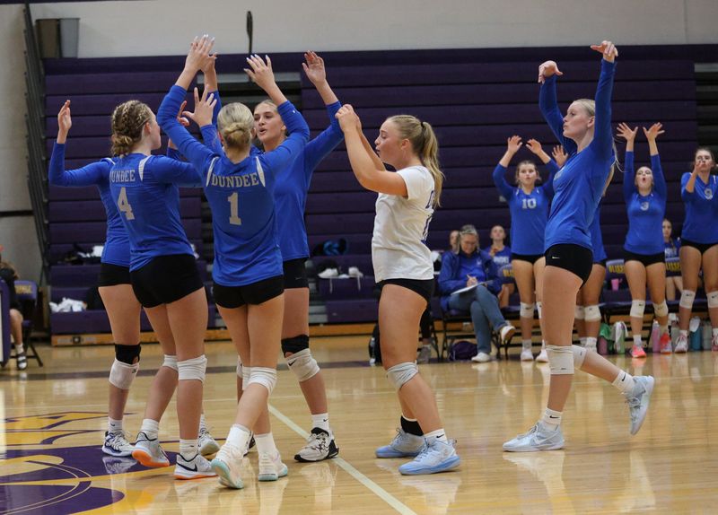 Dundee celebrates a point during a 25-22, 20-25, 25‐19, 25-15 victory over Blissfield on Tuesday, Oct. 7, 2025.