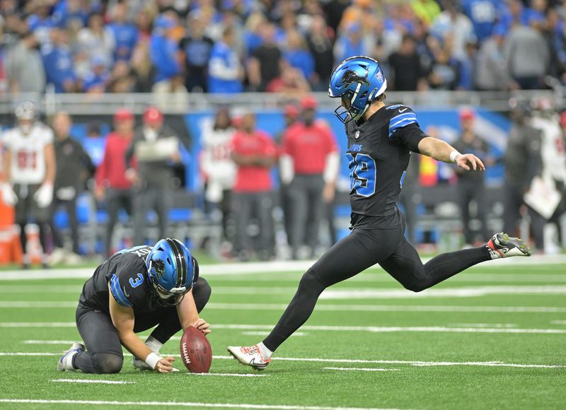 Lions place kicker Jake Bates (39) kicks an extra point in the second quarter.