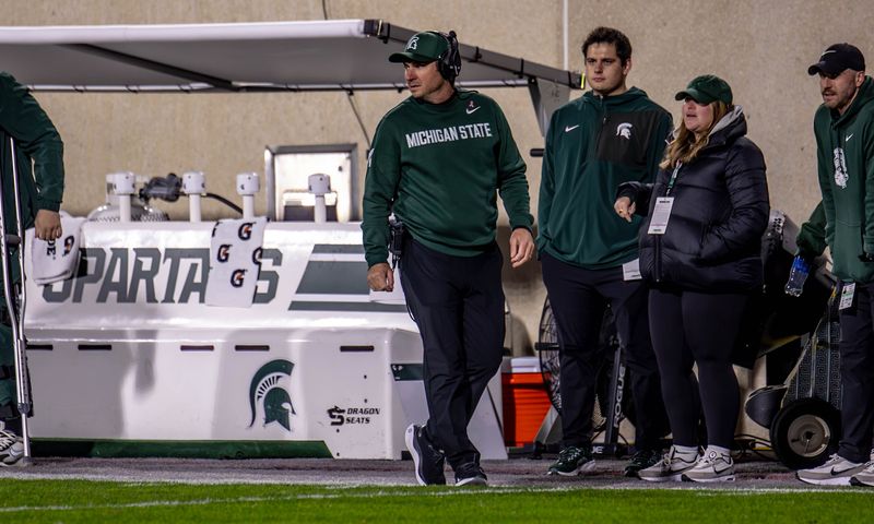 Michigan football beats vs. MSU, 31-20, in East Lansing.