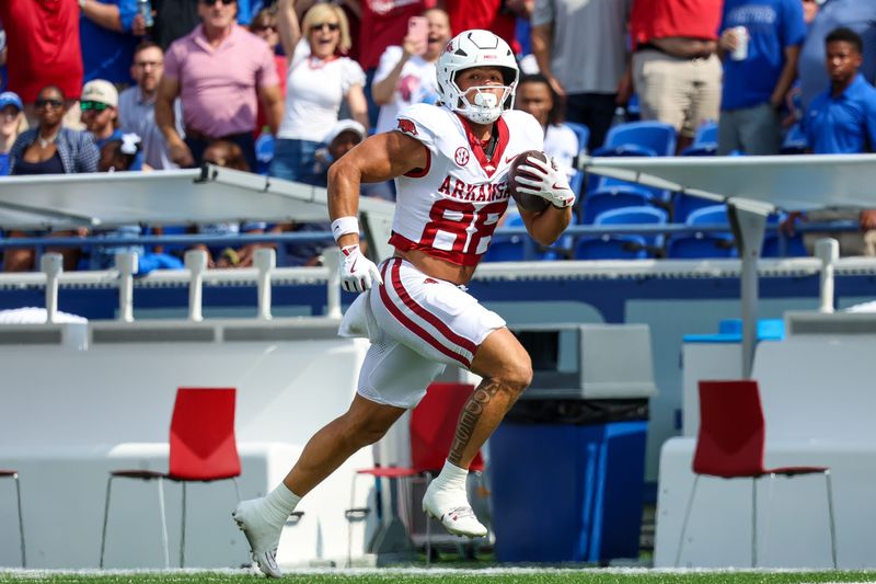 Arkansas Razorbacks tight end Rohan Jones (88) runs for a touchdown against the Memphis Tigers during the first half at Simmons Bank Liberty Stadium.