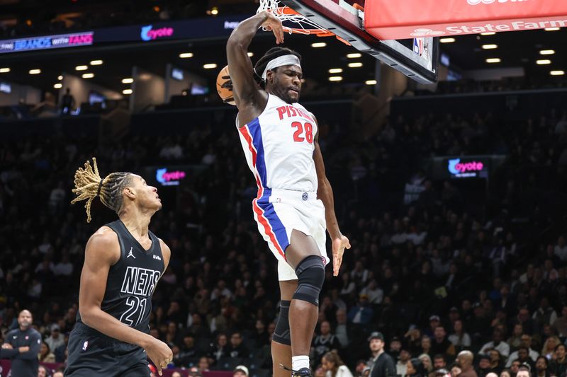 Detroit Pistons forward Isaiah Stewart (28) dunks past Brooklyn Nets forward Noah Clowney (21) in the first quarter at Barclays Center in New York on Friday, Nov. 7, 2025.