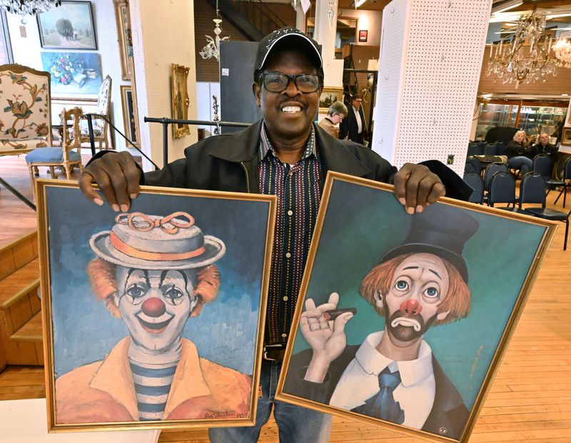 Phillip Boyer brought in two pieces, including a vase and two clown painting to Trash or Treasure, apprising readers pieces of art, at DuMouchelles auction house in Detroit, Michigan on November 11, 2025.