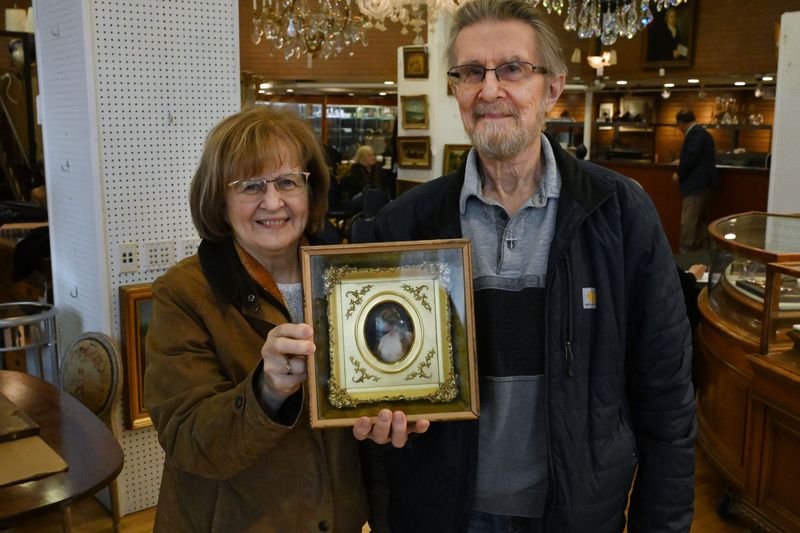 Kathy Hecht and Bob Hecht brought in a piece to Trash or Treasure, apprising readers' pieces of art, at DuMouchelles auction house in Detroit.