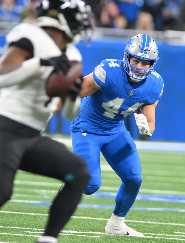 Linebacker Malcolm Rodriguez is back with the Lions on a one-year deal.