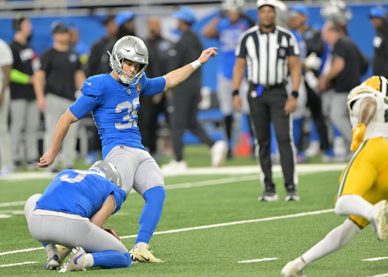 Lions place kicker Jake Bates (39) kicks an extra point in the second quarter.