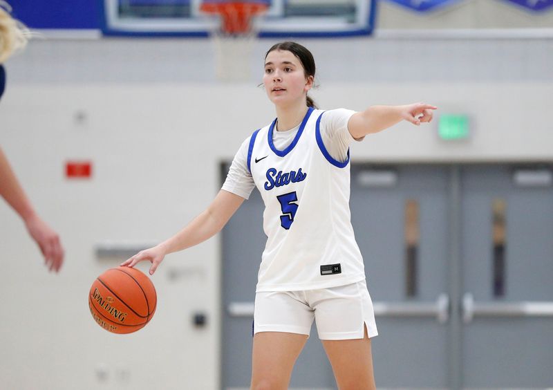Lansing Community College's Claire Tobias runs the point against Macomb CC, Wednesday, Dec. 3, 2025, in Lansing.