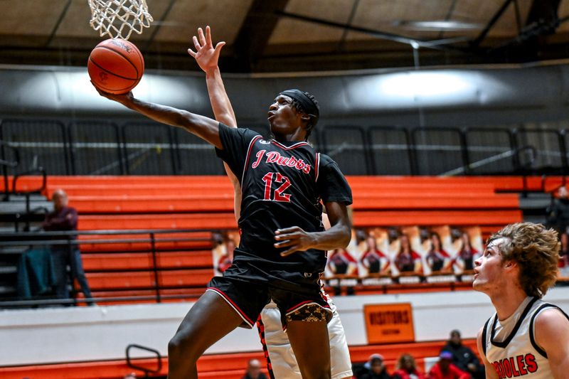 Sexton's Willie Brown shoots a layup against Charlotte during the second quarter on Tuesday, Jan. 6, 2026, at Charlotte High School.