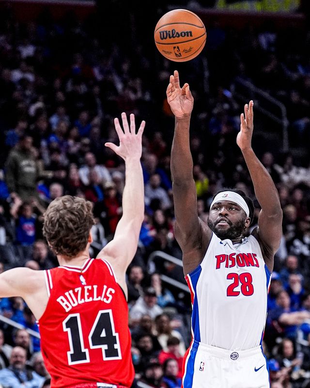 Detroit Pistons forward Isaiah Stewart shoots a 3-pointer against Chicago Bulls forward Matas Buzelis during the second half at Little Caesars Arena in Detroit on Wednesday, Jan. 7, 2026.